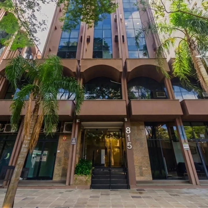 Fachada do edifício na Av. Carlos Gomes, 815, Bela Vista, Porto Alegre